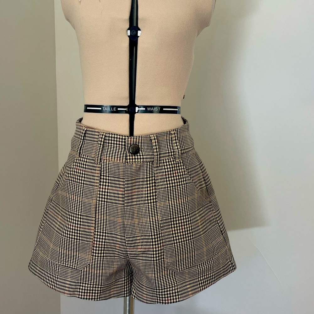 High wasted houndstooth Zara shorts. Size small. Never worn!
